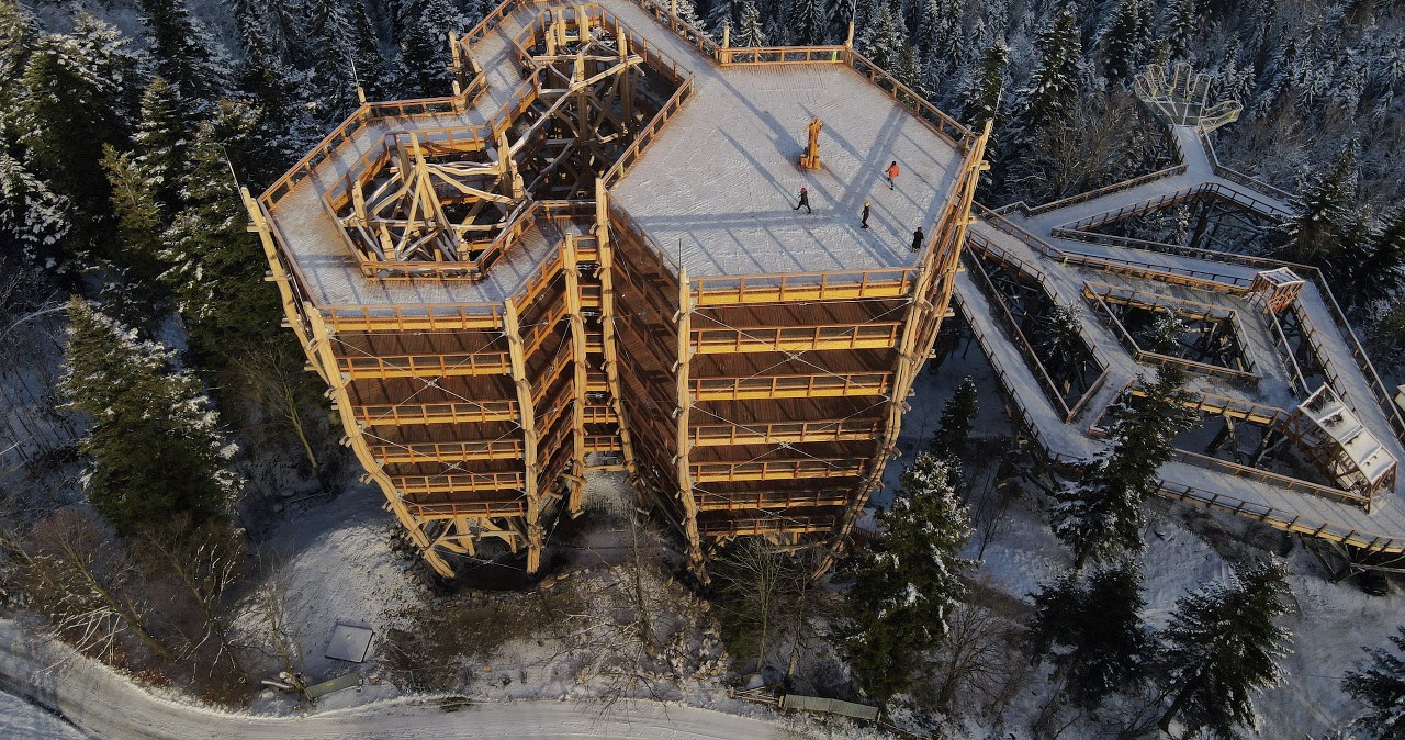 Nowa wieża w Beskidzie Śląskim już działa. Widok na Wisłę i góry