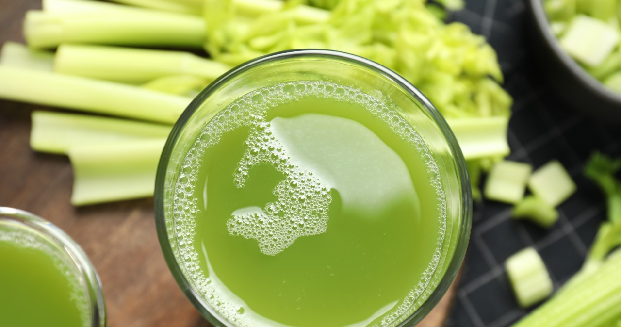 Zacznij dzień tym napojem. Sucha skóra na twarzy przestanie być problemem