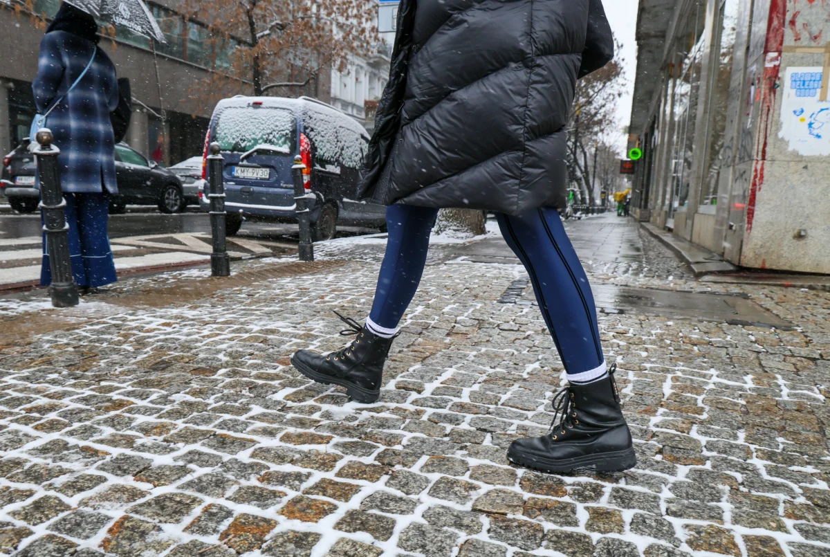 Już 21 grudnia 2025 roku czeka nas wyjątkowe zjawisko astronomiczne – przesilenie zimowe. To właśnie wtedy Słońce wzejdzie najpóźniej i zajdzie najwcześniej, a dzień będzie najkrótszy w całym roku. 