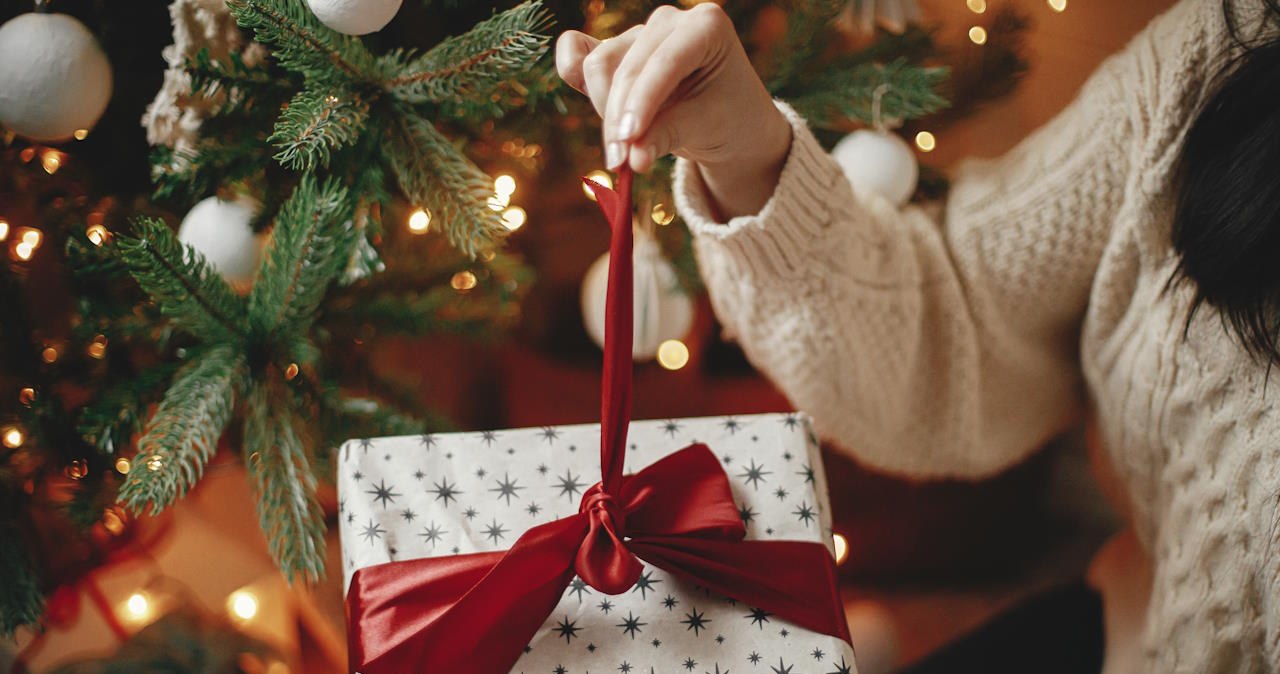 Podaruj coś pięknego! Kosmetyczne hity idealne na prezent