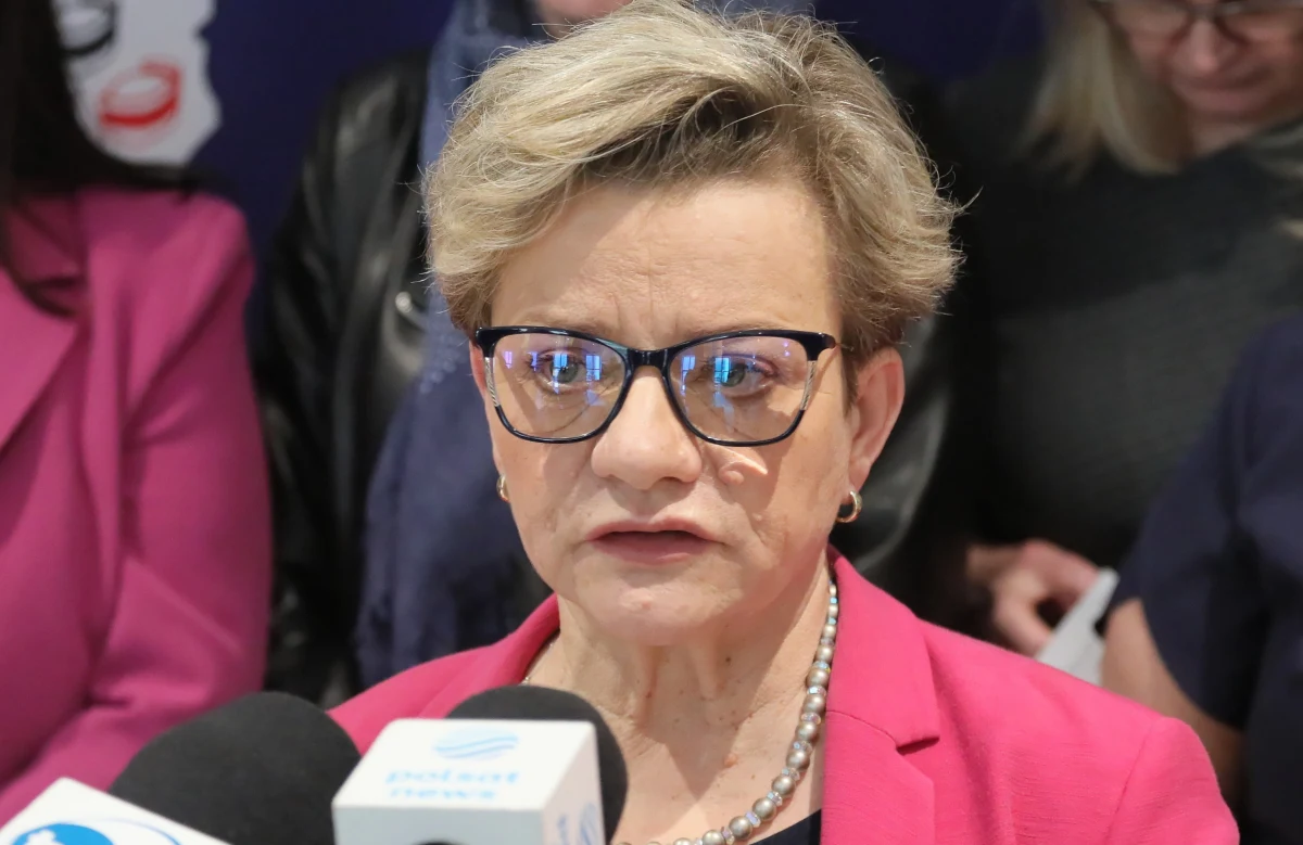 "My, jako grupa zawodowa, byłyśmy mocno zbulwersowane informacją, że np. w Kaliszu pielęgniarki zostały zdegradowane - jeśli chodzi o kształcenie - do najniższej grupy płacowej po to, żeby czterech lekarzy na terenie szpitala zarobiło milion lub dwa miliony złotych. Ale to jest po stronie Ministerstwa Zdrowia" – mówiła w Rozmowie o 7:00 w Radiu RMF24 Krystyna Ptok pytana o kominy płacowe dla lekarzy. Przewodnicząca Ogólnopolskiego Związku Zawodowego Pielęgniarek i Położnych zaznaczyła jednak, że środowisko mówi "nie" ograniczeniu wzrostu płac personelu medycznego.