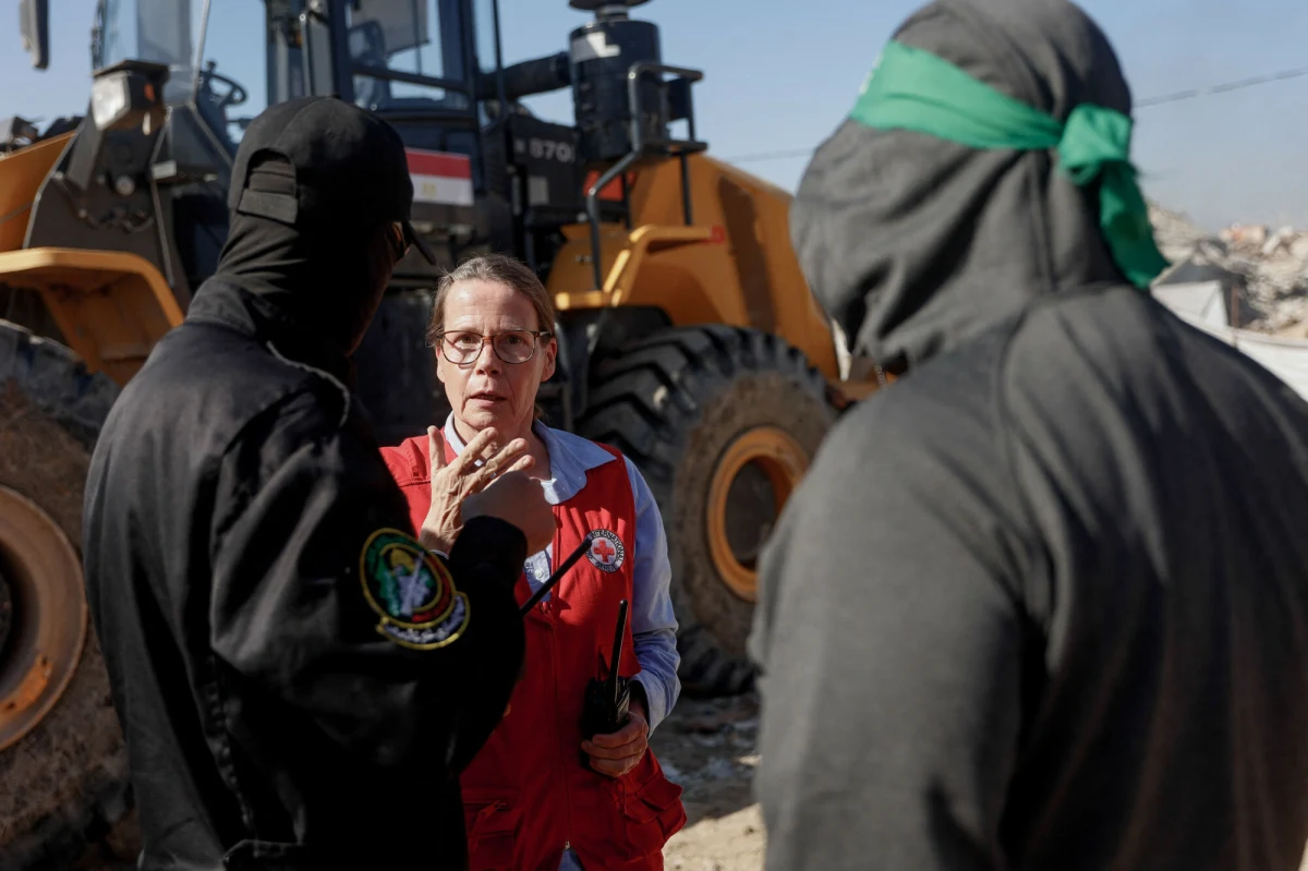 Biuro premiera Benjamina Netanjahu poinformowało, że Izrael otrzymał przekazane przez Hamas szczątki ludzkie, które - jak się uważa - należą do jednego z dwóch ostatnich zakładników uprowadzonych przez tę palestyńską organizację 7 października 2023 r. Jak dodało biuro premiera, otrzymane szczątki zostaną teraz poddane badaniom w celu ustalenia tożsamości osoby.