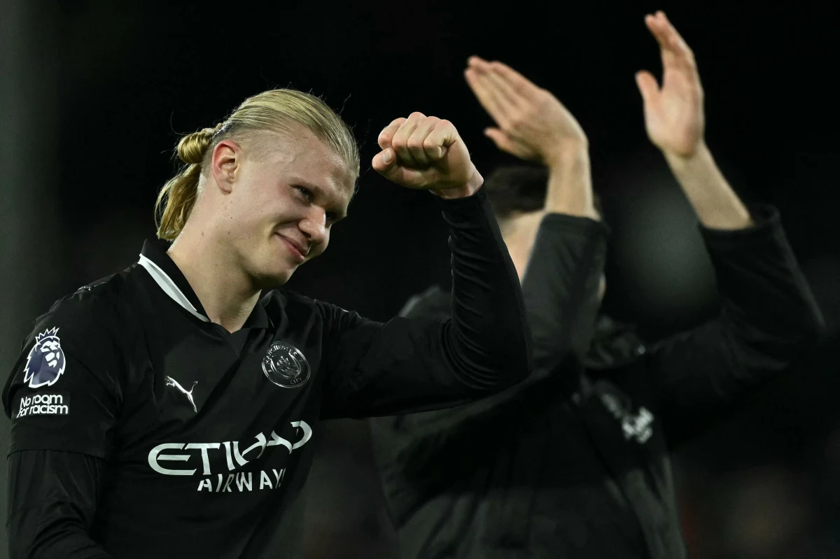 Gigantyczne emocje w Londynie. Ekipa Fulham przegrała z Manchesterem City 4:5, mimo że goście prowadzili już 5:1. Norweg Erling Haaland zapisał się w historii jako ten, który najszybciej zdobył 100 bramek w Premier League. Dokonał tego w 111 meczach. 