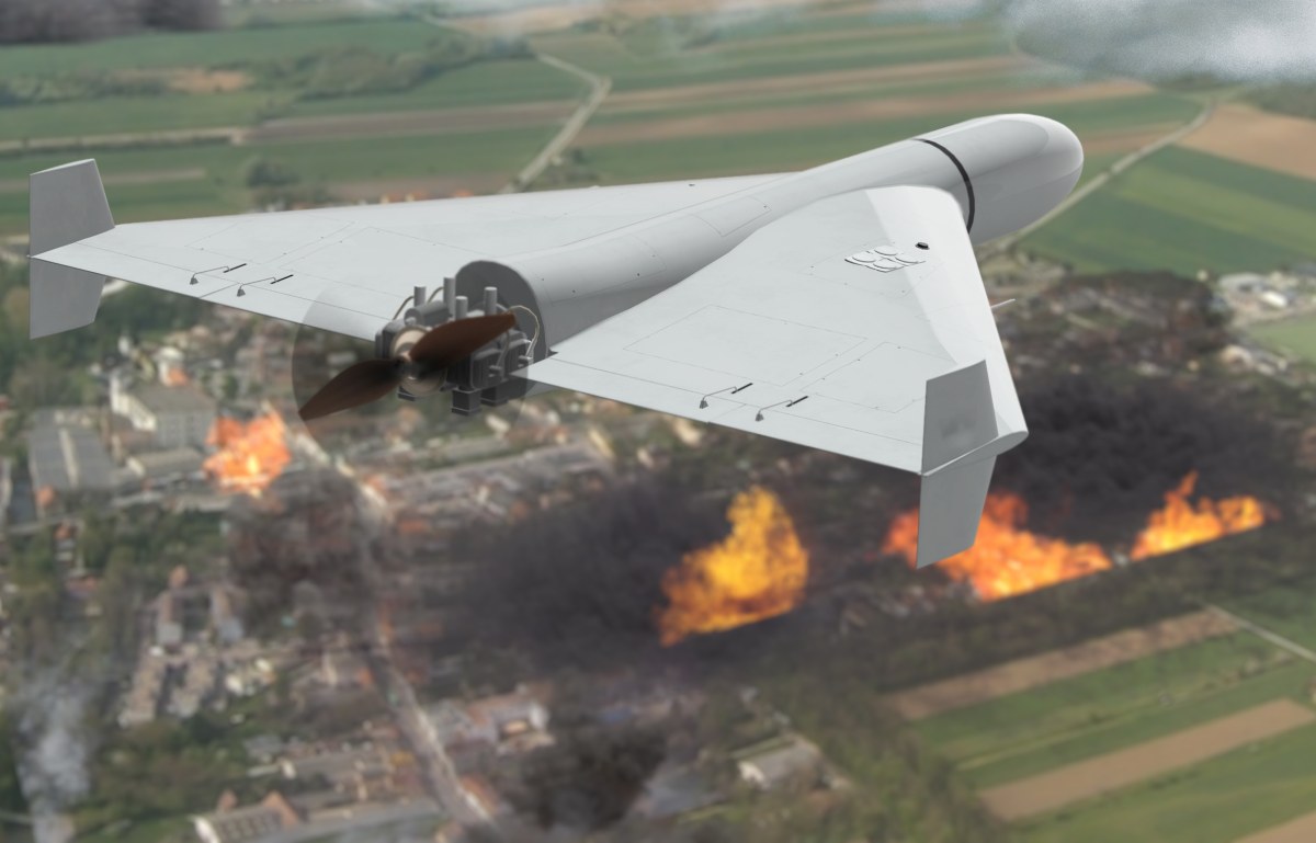 Atak dronów na rosyjską bazę paliwową. Odłamki spowodowały pożar