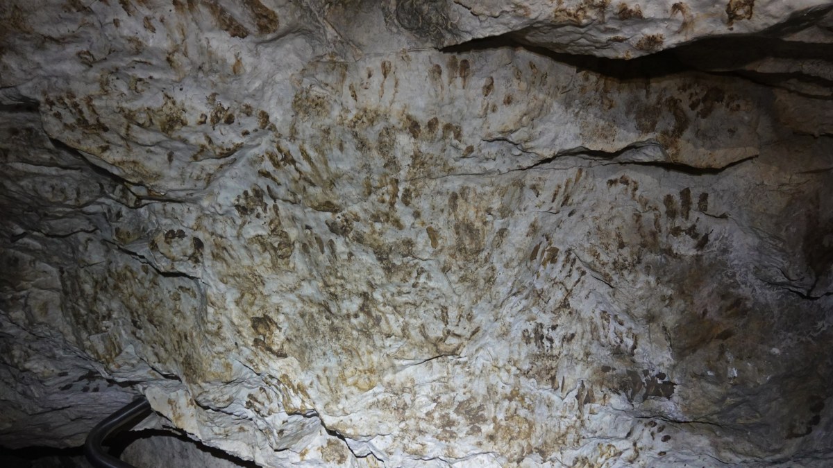To nie pradawne malowidła jaskiniowe. Nieodwracalna ingerencja w Jaskinię Mroźną