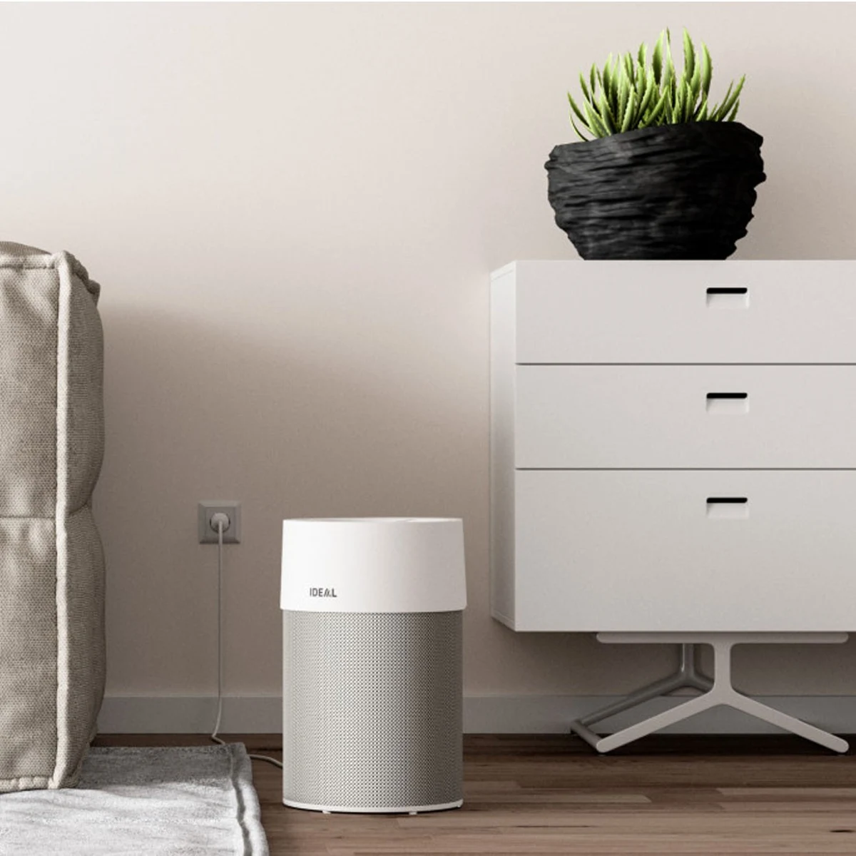 Coraz więcej osób zaczyna zwracać uwagę na jakość powietrza, którym oddychają w pomieszczeniach. Nic dziwnego — większość życia spędzamy w zamkniętych przestrzeniach, a te, wbrew pozorom, mogą być nawet bardziej zanieczyszczone niż środowisko na zewnątrz. Kurz, pyłki, alergeny, smog, lotne związki organiczne czy nieprzyjemne zapachy to codzienność zarówno w domach, jak i biurach. Dlatego tak dużą popularność zyskują oczyszczacze powietrza. Ale jak wybrać model, który będzie rzeczywiście skuteczny? Oto przewodnik, który ułatwi Ci zakup idealnego urządzenia.