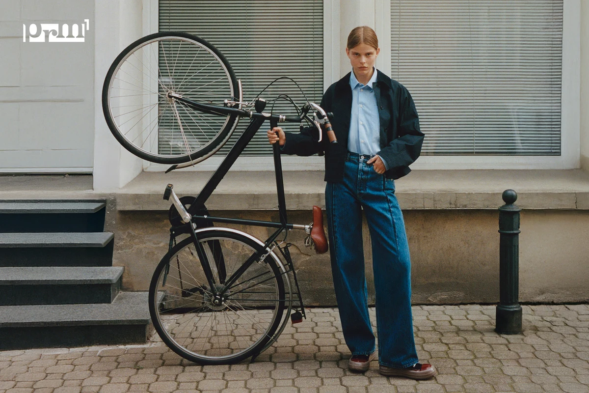 Luksusowa moda uliczna stała się bardziej dostępna. Streetwear jeszcze mocniej łączy się z high fashion, a marki premium tworzą projekty wychodzące poza codzienną funkcjonalność. PRM Concept Store w warszawskiej Fabryce Norblina pokazuje, jak można stworzyć unikalne miejsce dla tych, którzy szukają modowych perełek.