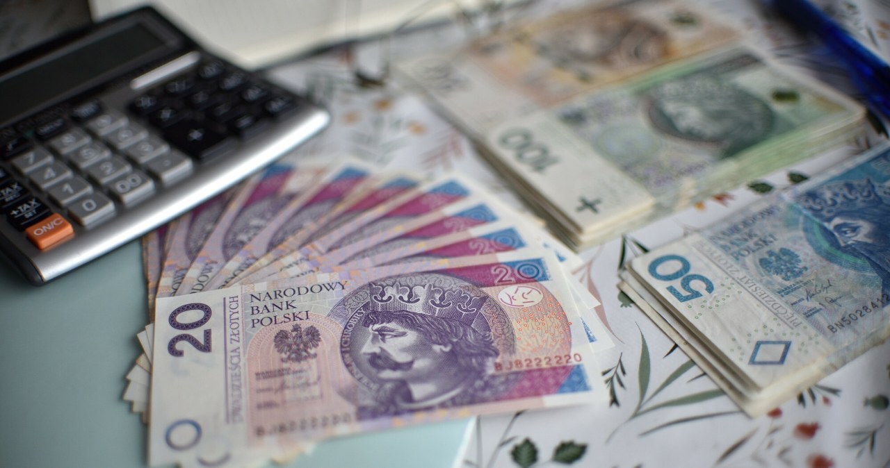 Dostałeś gotówkę w darowiźnie? Wtedy trzeba to zgłosić i zapłacić podatek