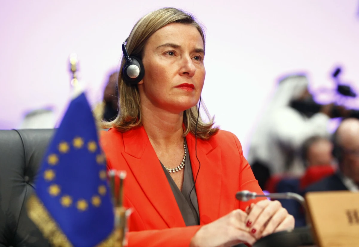 Była szefowa unijnej dyplomacji Federica Mogherini z zarzutami. Podobnie dwie inne osoby. Chodzi o śledztwo korupcyjne dotyczące szkoleń dla młodszych dyplomatów finansowanych z pieniędzy UE. Trójka oskarżonych wyszła ostatniej nocy z aresztu po wpłaceniu kaucji.