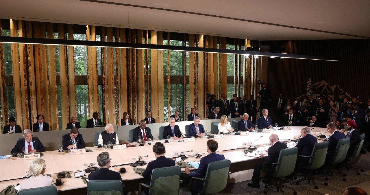 Macron ma plan na rozszerzenie ekskluzywnej grupy. Japonia protestuje