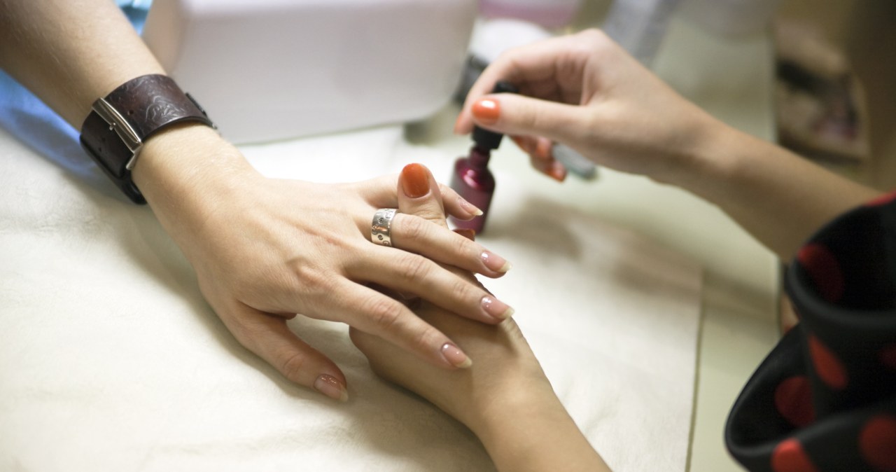 Najmodniejsze paznokcie na święta. Przyciągną wszystkie spojrzenia