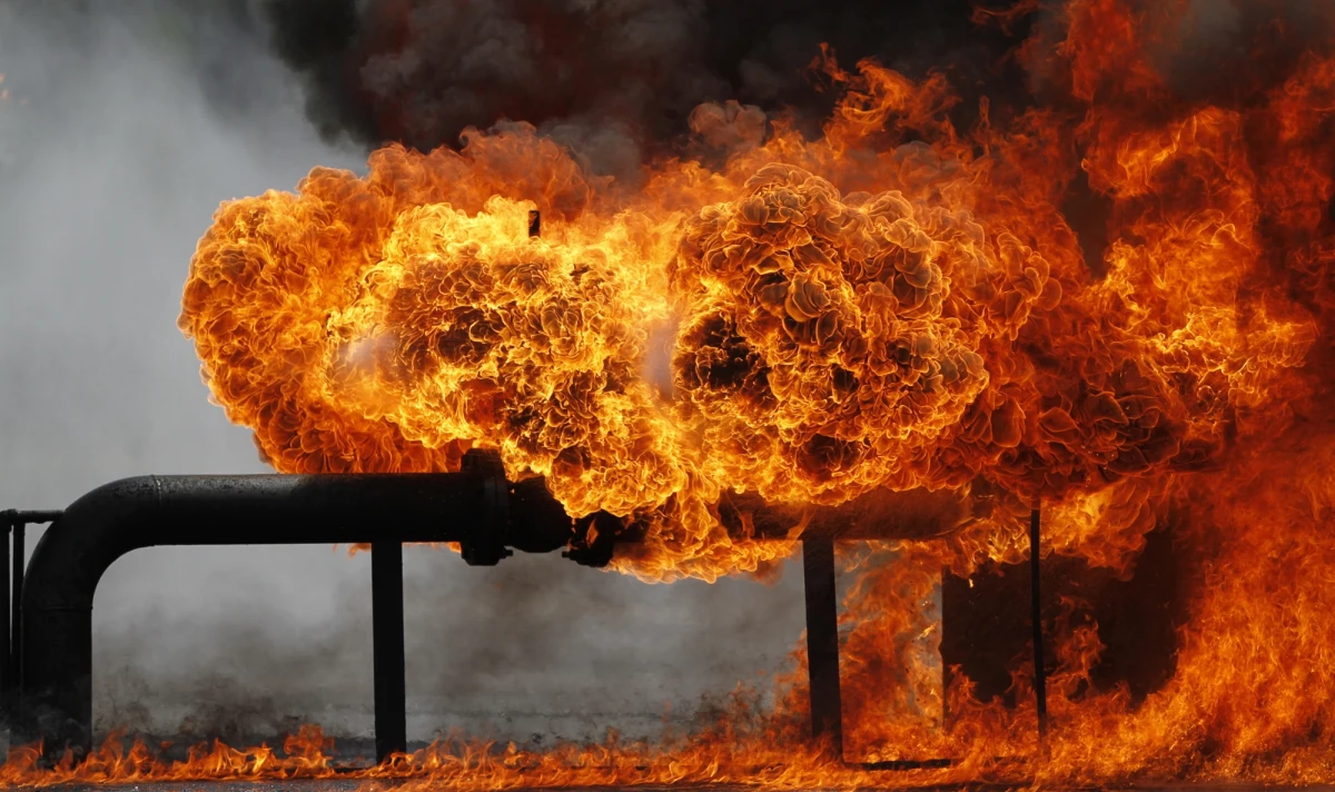 Już po raz piąty - jak informuje Reuters - Ukraińcy zaatakowali rurociąg Przyjaźń, którym rosyjska ropa naftowa transportowana płynie na Węgry i Słowację. Tym razem ukraiński wywiad wojskowy do zniszczenia fragmentu ropociągu użył zdalnie detonowanego ładunku wybuchowego z mieszankami łatwopalnymi.