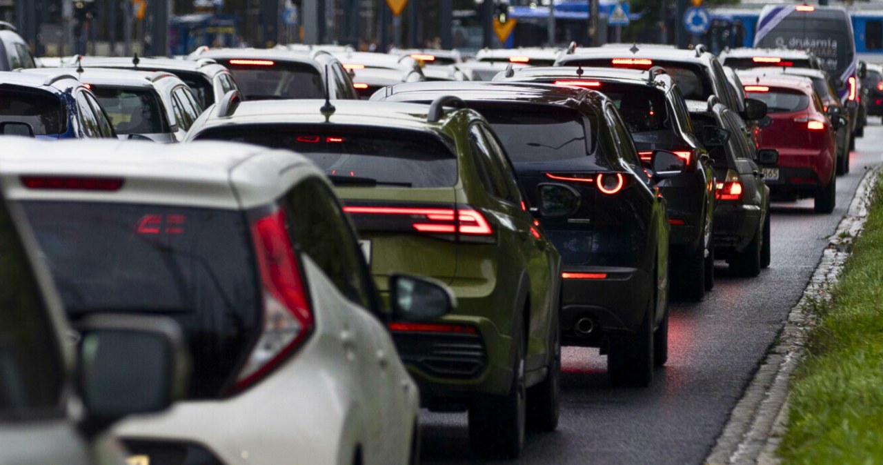 Miał dość stania w korkach. Teraz jego strona pomaga kierowców