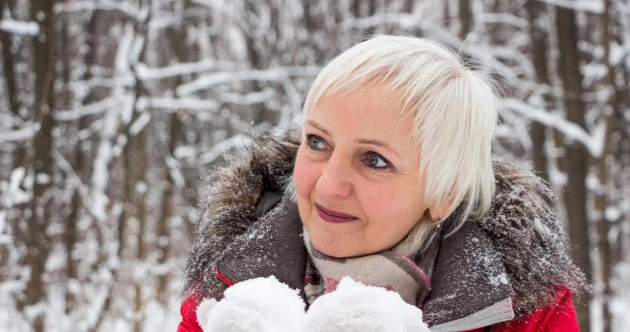 Podkreśla zmarszczki, dodaje lat. Nigdy nie stosuj zimą