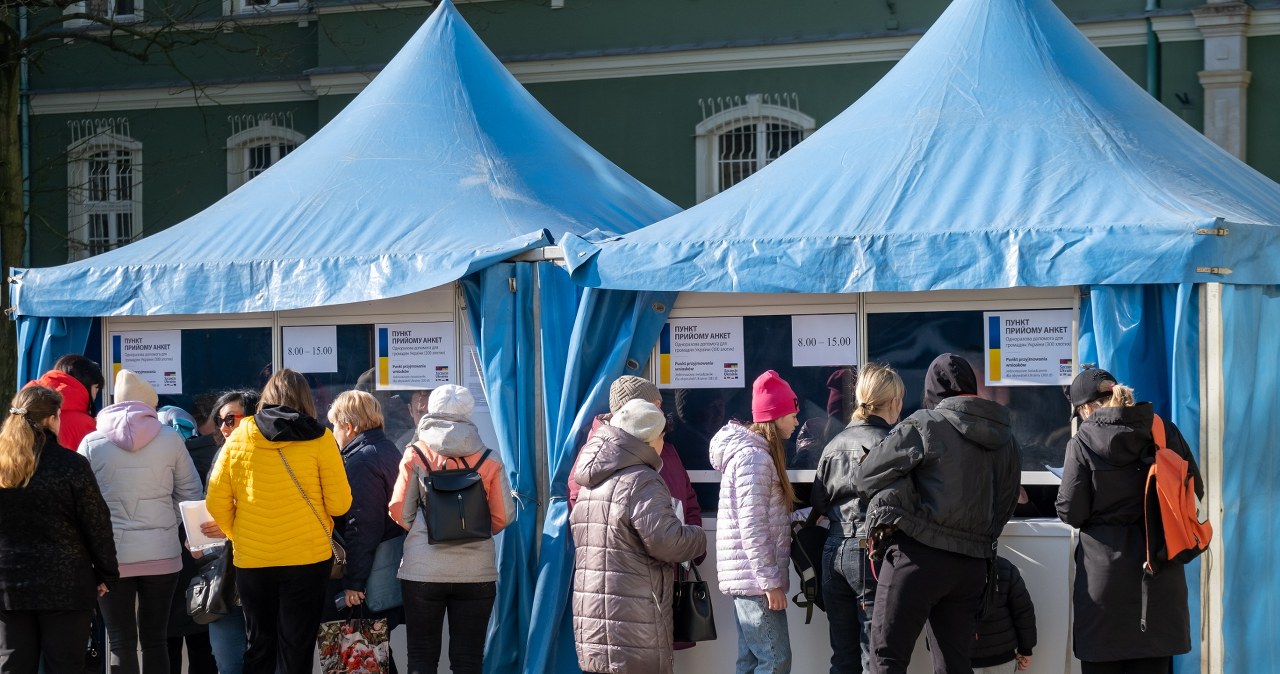 "Oblężenie" w urzędach, najwięcej wniosków na Mazowszu. To dopiero początek