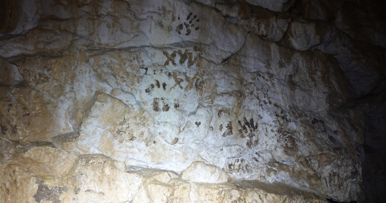 Skandaliczny wandalizm w polskiej jaskini. Szkody są „niemal nieodwracalne” Skandaliczny wandalizm w polskiej jaskini. Szkody są „niemal nieodwracalne”