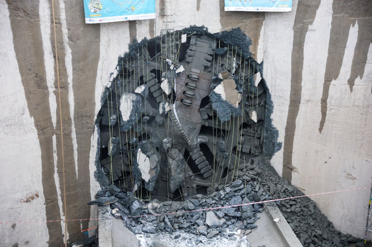 Łódzki tunel czeka na dokończenie. PLK może wykupić zagrożone kamienice