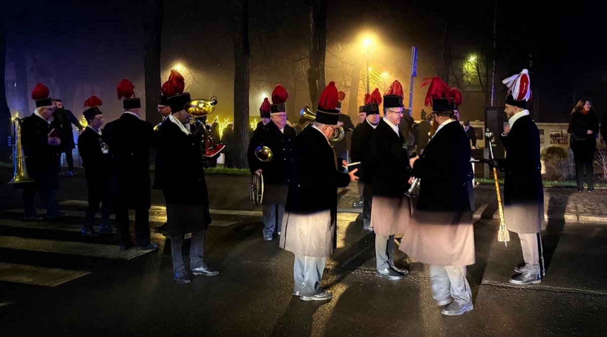 Mieszkańców osiedli górniczych budzą zgodnie z tradycją orkiestry górnicze. W czwartek 4 grudnia obchodzimy Barbórkę, imieniny Barbary. Święta Barbara jest patronką górników. W Sejmie natomiast w piątek ma być głosowana kluczowa dla branży nowelizacja ustawy górniczej, zapewniającej zabezpieczenia tym, którzy odejdą z kopalń.