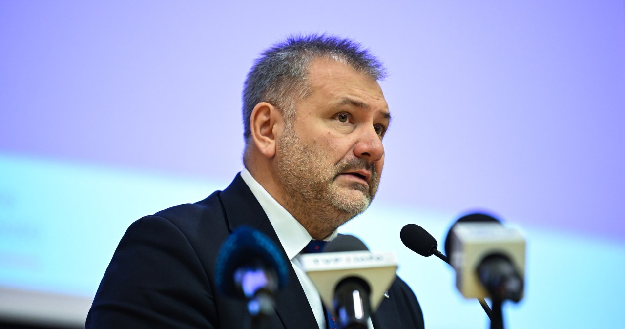 Były premier i ministrowie z zarzutami? Nagła decyzja Waldemara Żurka