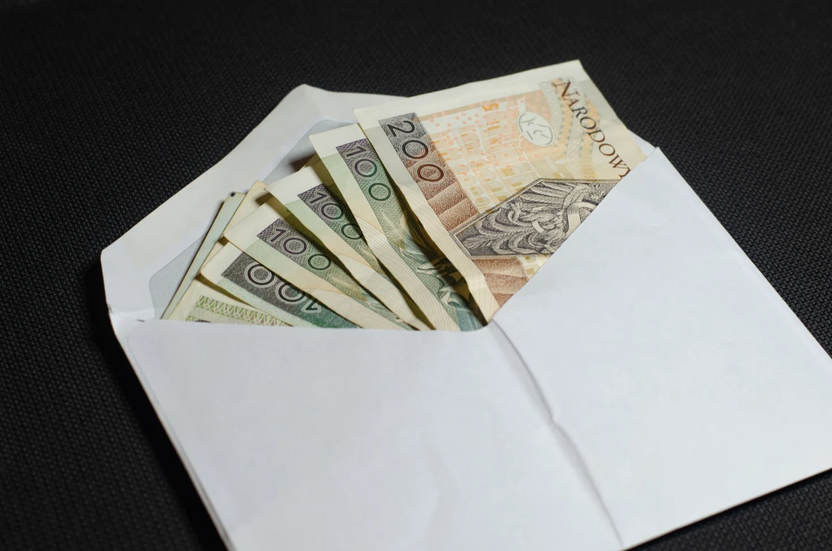 Zarzuty korupcyjne dla wójta podlubelskiej gminy Wólka. Oprócz Edwina G. zarzuty usłyszał jego zastępca Paweł G. W sprawie zatrzymanych zostało także dwóch przedsiębiorców budowlanych.