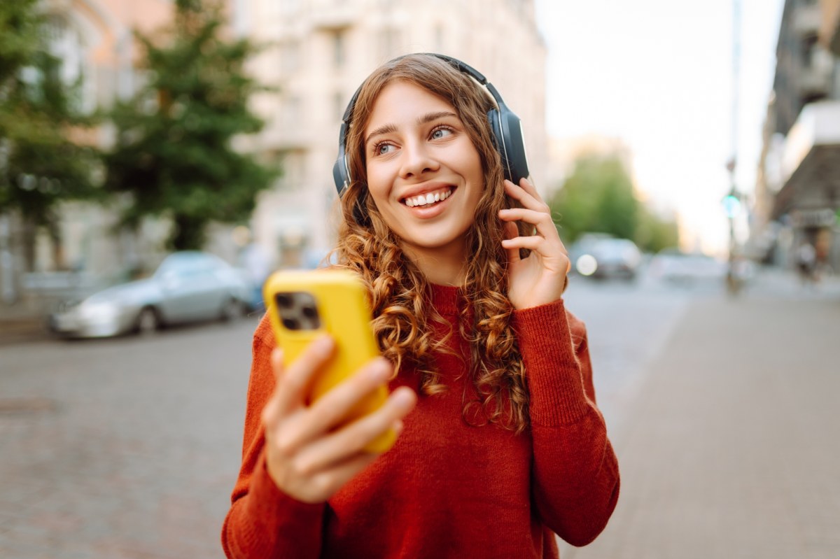 Kogo słucha cała Polska? Poznaj najpopularniejszych artystów i utwory roku według Spotify