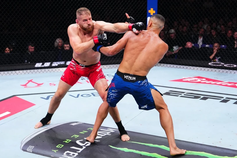 O której walka Błachowicz - Guskov? Gdzie oglądać? [TRANSMISJA NA ŻYWO]