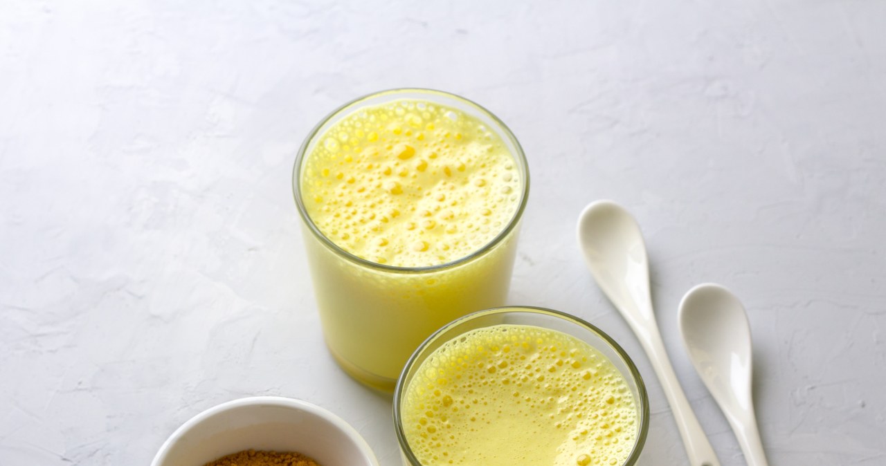 Złoty koktajl na dobry początek dnia. Dodaje energii i poprawia nastrój