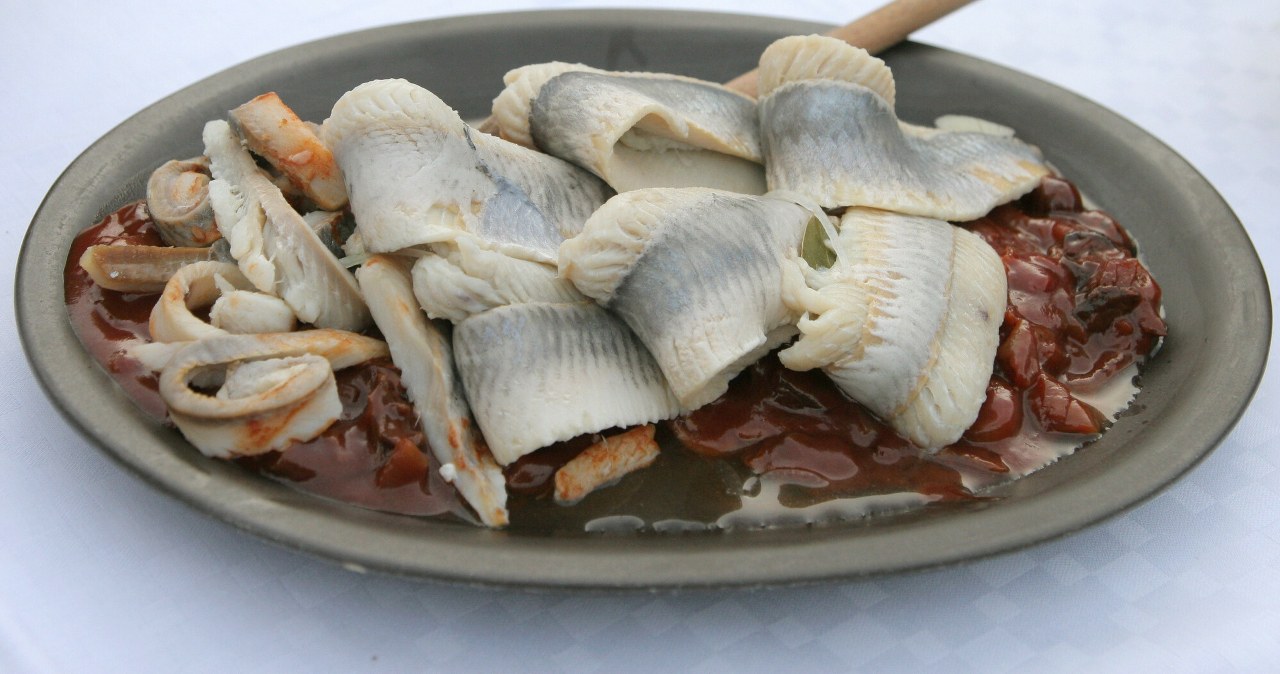 Najlepsze postne śledzie na Wielki Piątek. Przepis od mojej babci