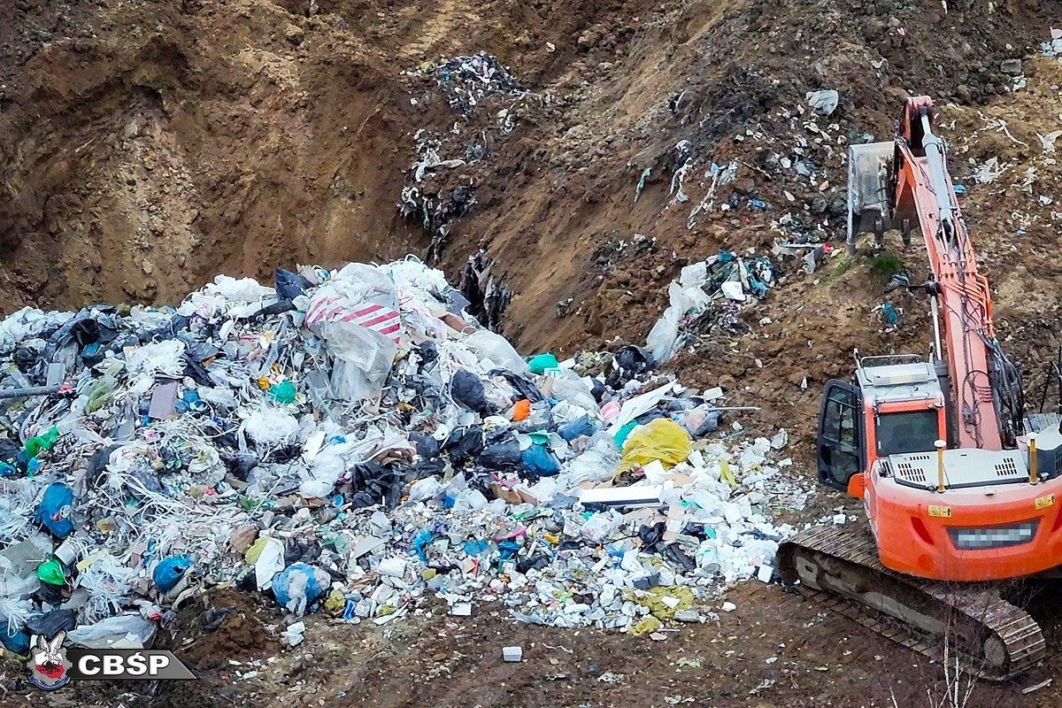 Milionowe straty i skażone środowisko. żabole rozbija mafię śmieciową