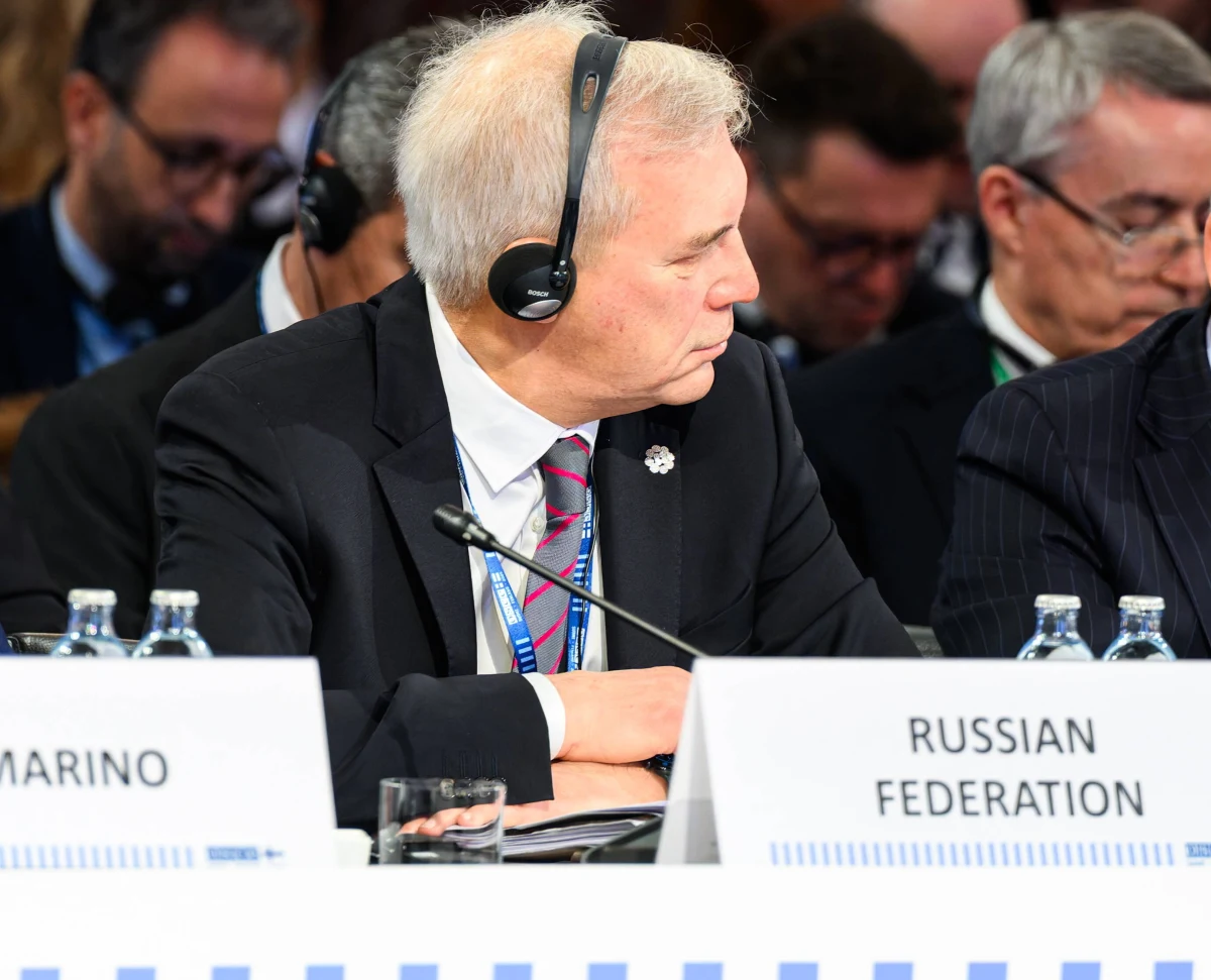 Podczas sesji plenarnej 32. Rady Ministerialnej OBWE w Wiedniu doszło do wymiany zdań między przedstawicielami Polski i Rosji. Szef polskiej dyplomacji Radosław Sikorski zaprezentował zdjęcie rosyjskiego drona, który naruszył polską przestrzeń powietrzną. W odpowiedzi rosyjski wiceminister spraw zagranicznych Aleksandr Gruszko oskarżył Europę o przygotowywanie społeczeństwa do wojny i prowadzenie kampanii propagandowej przeciwko Rosji.