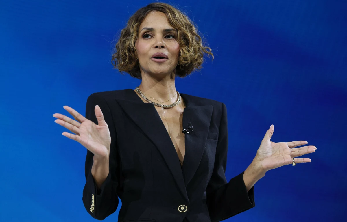Halle Berry publicznie skrytykowała gubernatora Kalifornii za zawetowanie ustawy mającej poprawić opiekę zdrowotną dla kobiet w okresie menopauzy. Aktorka oskarżyła Gavina Newsoma o "deprecjonowanie kobiet".