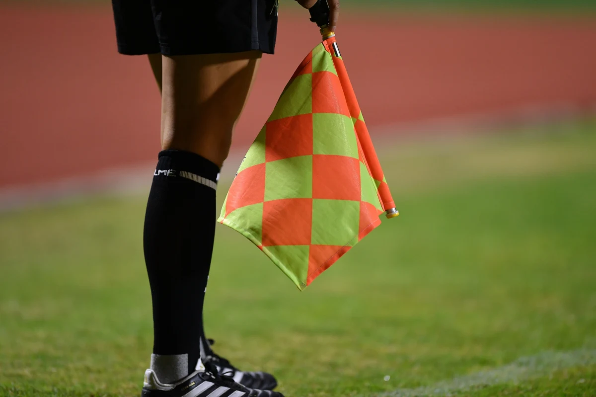 Wielka afera w tureckim futbolu. Władze nakazały w piątek aresztowanie 46 osób, w tym 29 piłkarzy, w ramach śledztwa w sprawie ustawiania meczów. 27 zawodników jest podejrzanych o obstawianie meczów z udziałem ich własnych drużyn - poinformowała prokuratura w Stambule.