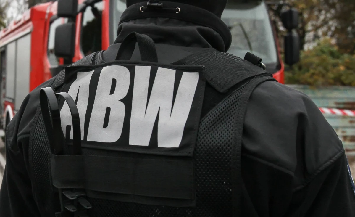 "Zawiadamiam Prokuraturę Krajową oraz Agencję Bezpieczeństwa Wewnętrznego o przestępczej działalności Rosyjskiego Ośrodka Nauki i Kultury w Warszawie" - poinformował w piątek Krzysztof Brejza. Polityk Koalicji Obywatelskiej sprecyzował, że chodzi "szerzone kłamstwa na temat Polski" podczas wykładu, który wygłosił tam Jewgienij Tkaczew. Miał on powiedzieć m.in., że "Polska była państwem nazistowskim".