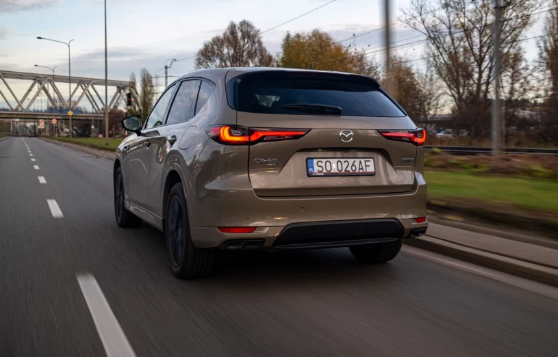 Mazda CX-60 w teście wideo. Duża, pakowna i niesamowicie oszczędna