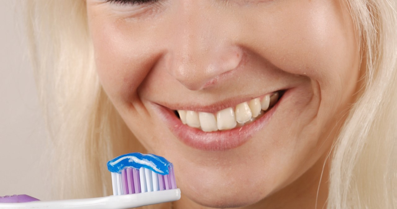 Ekspertka wyjawiła prawdę na temat mycia zębów. Wiele osób robi to źle