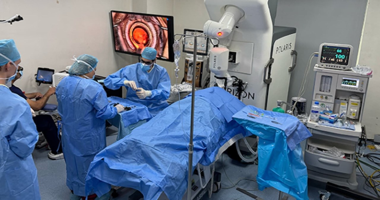 Co za mikroprecyzja! Pierwsza na świecie zrobotyzowana operacja usunięcia zaćmy