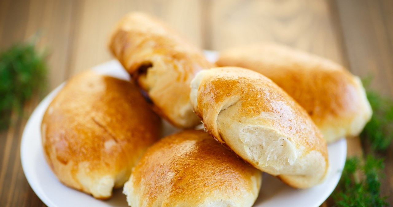 Kulebiaczki z kapustą zachwycą gości. Ten przepis krąży w rodzinie od pokoleń