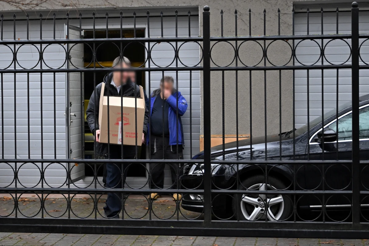 Rosjanie rozpoczęli wyprowadzkę z konsulatu przy ul. Batorego w Gdańsku. Wynoszone są kartony, opakowane przedmioty i obrazy. W garażu stoją przygotowane do transportu pudła. Dyplomaci mają czas na opuszczenie willi przy ul. Batorego we Wrzeszczu do północy 23 grudnia.