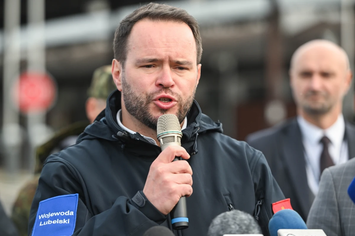 ​Wojewoda lubelski na poniedziałek wzywa do siebie wszystkich starostów z województwa oraz osoby zarządzające Powiatowymi Centrami Zarządzania Kryzysowego - dowiedział się reporter RMF FM. To pokłosie uruchomienia systemu alarmu powietrznego w powiecie lubartowskim na podstawie niezweryfikowanej informacji.