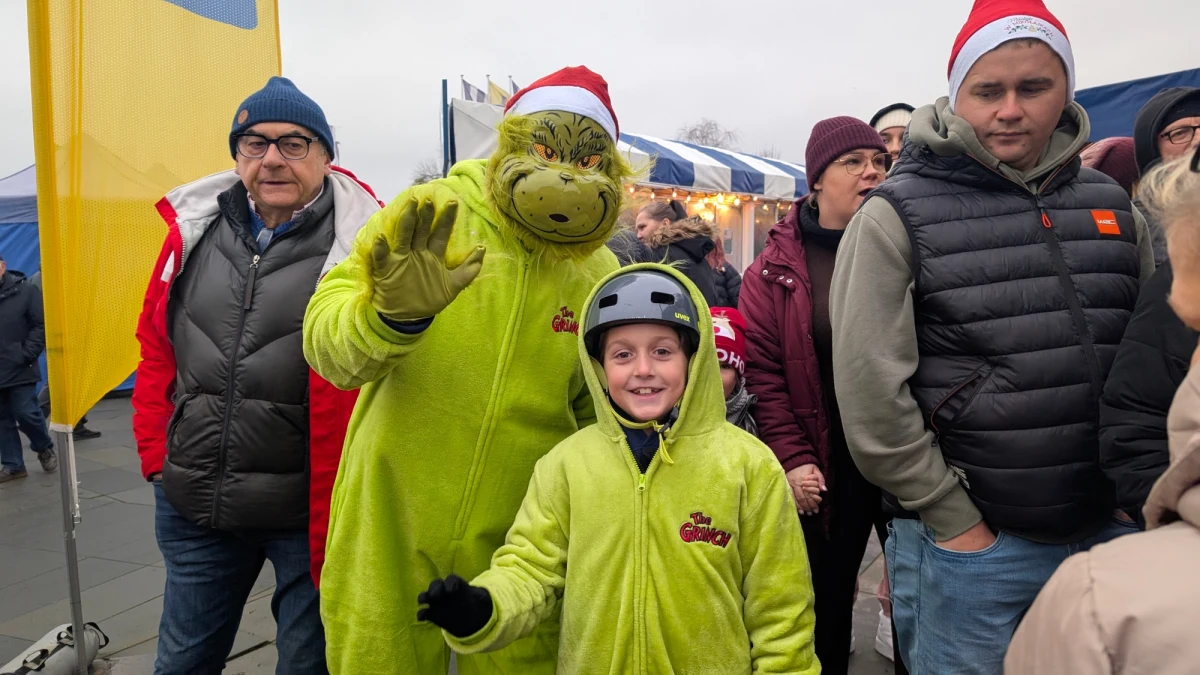 Wioska Żeglarska w Mikołajkach zmieniła się w krainę Świętego Mikołaja. To właśnie tam dwudniowa akcja RMF FM - Mikołajki w Mikołajkach. Dziś w przedświątecznych nastrojach dotarliśmy także na Rynek Główny w Krakowie, by bawić się na największym świątecznym karaoke w Polsce.