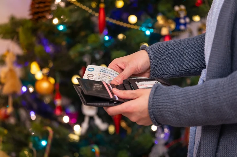 Polacy szykują się na świąteczne wydatki. Tyle wyniosą w tym roku