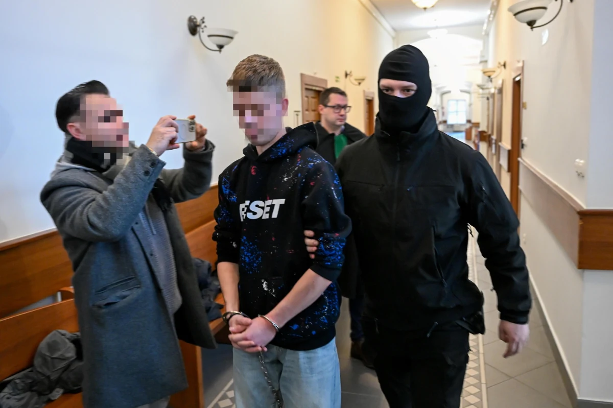 "Nie wierzę w to, że Alan kierował się chęcią kradzieży. Widać, że działał w afekcie. Nikt nie zabija w tak okrutny sposób" - mówi w rozmowie z "Faktem" dziadek Alana G. 19-latek jest podejrzany o zamordowanie w Słupsku swojego współlokatora, 31-letniego Mateusza D.