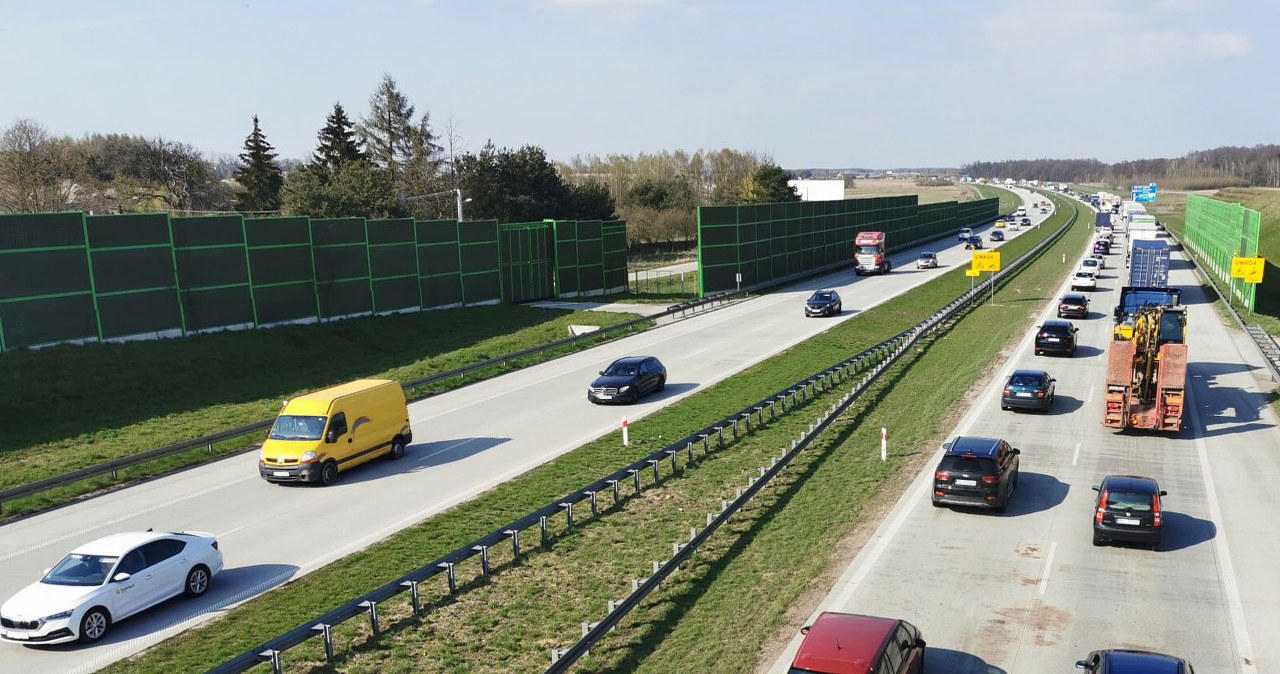 Samotni kierowcy dostaną mandat. Pierwsze kamery na autostradzie A-2