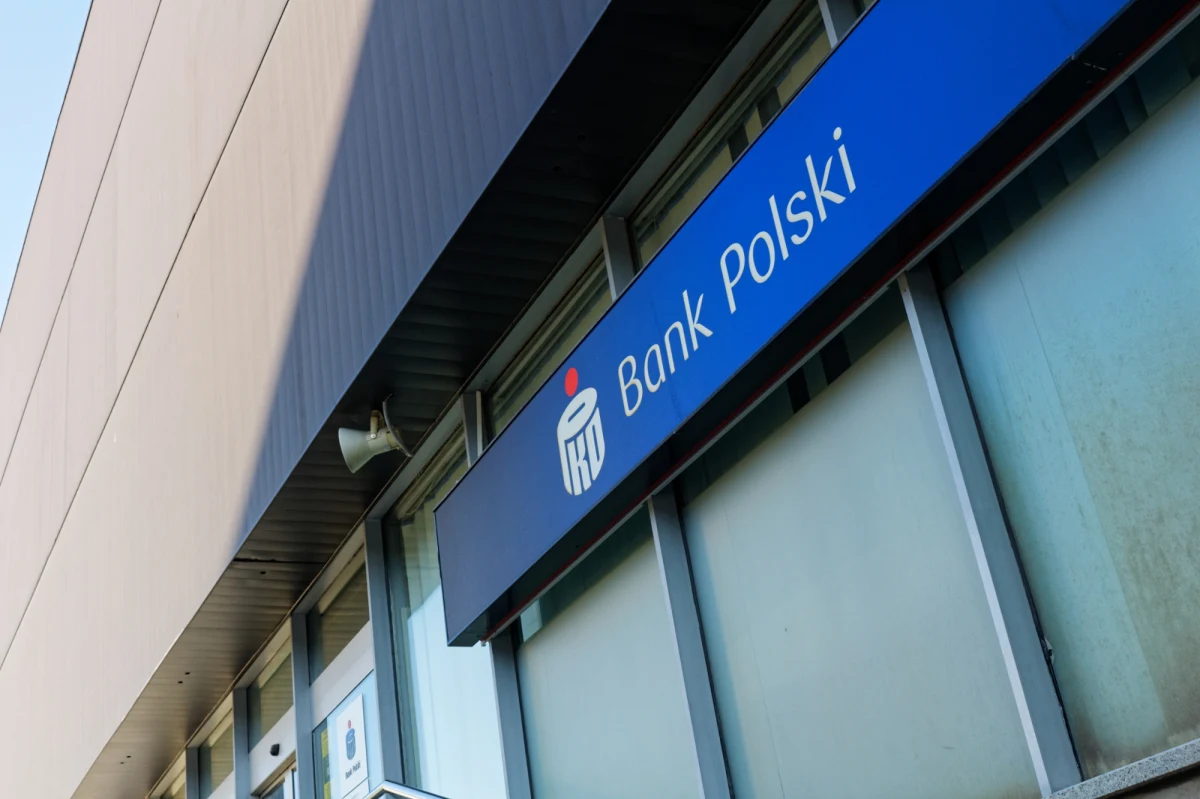 Klienci PKO BP mieli w sobotę problemy z korzystaniem z niektórych usług, były też kłopoty z BLIK-iem. Bank przyznał, że doszło do awarii, ale zapewnia, że sytuacja została opanowana.