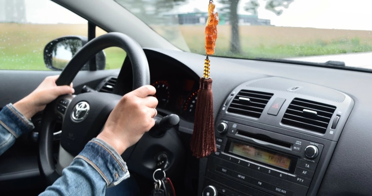 1305 zł kary jeżeli posiadasz auto od co najmniej 5 lat. Kontrole już trwają