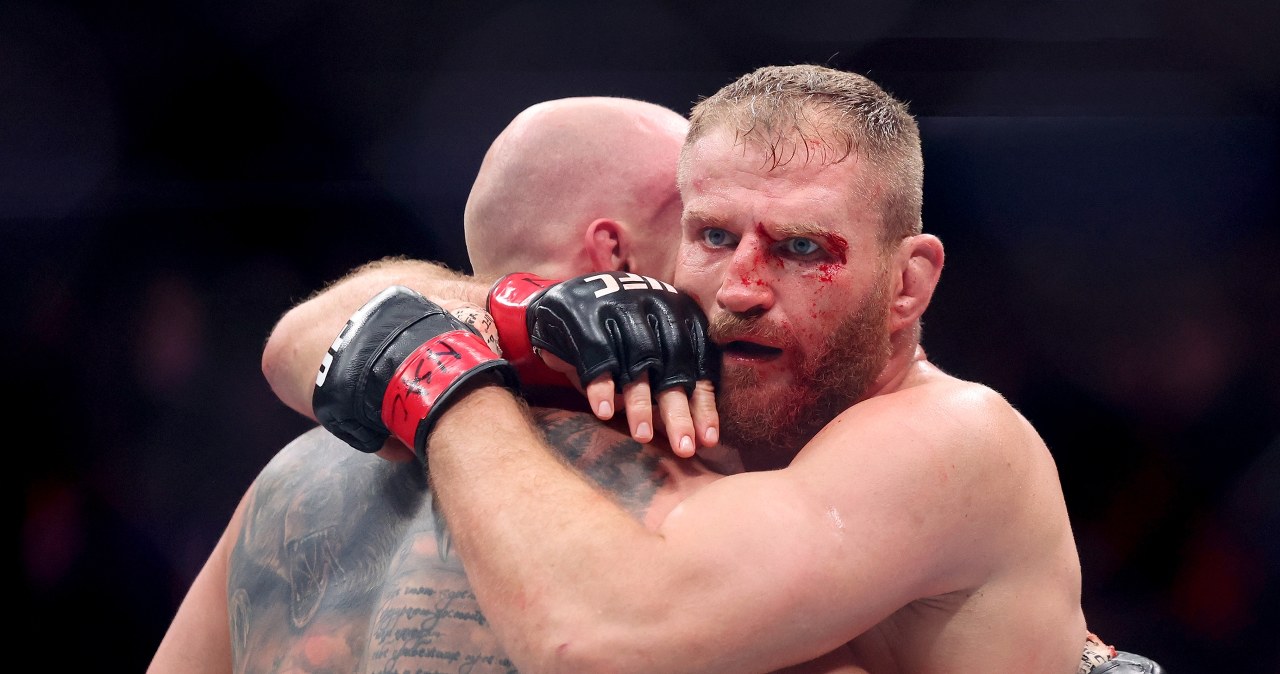 Sceny po walce Błachowicza. To nie zdarza się często, on już to przeżywał