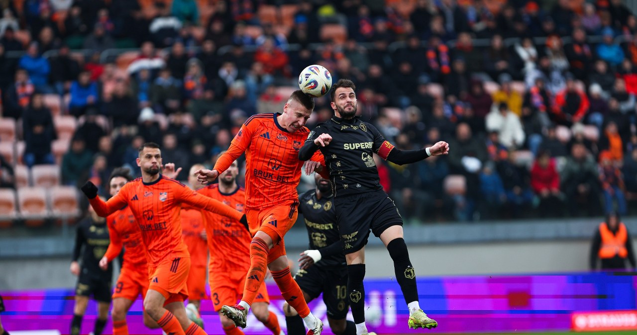 Jagiellonia na deskach, beniaminek pokazał klasę. Dwa ciosy wystarczyły