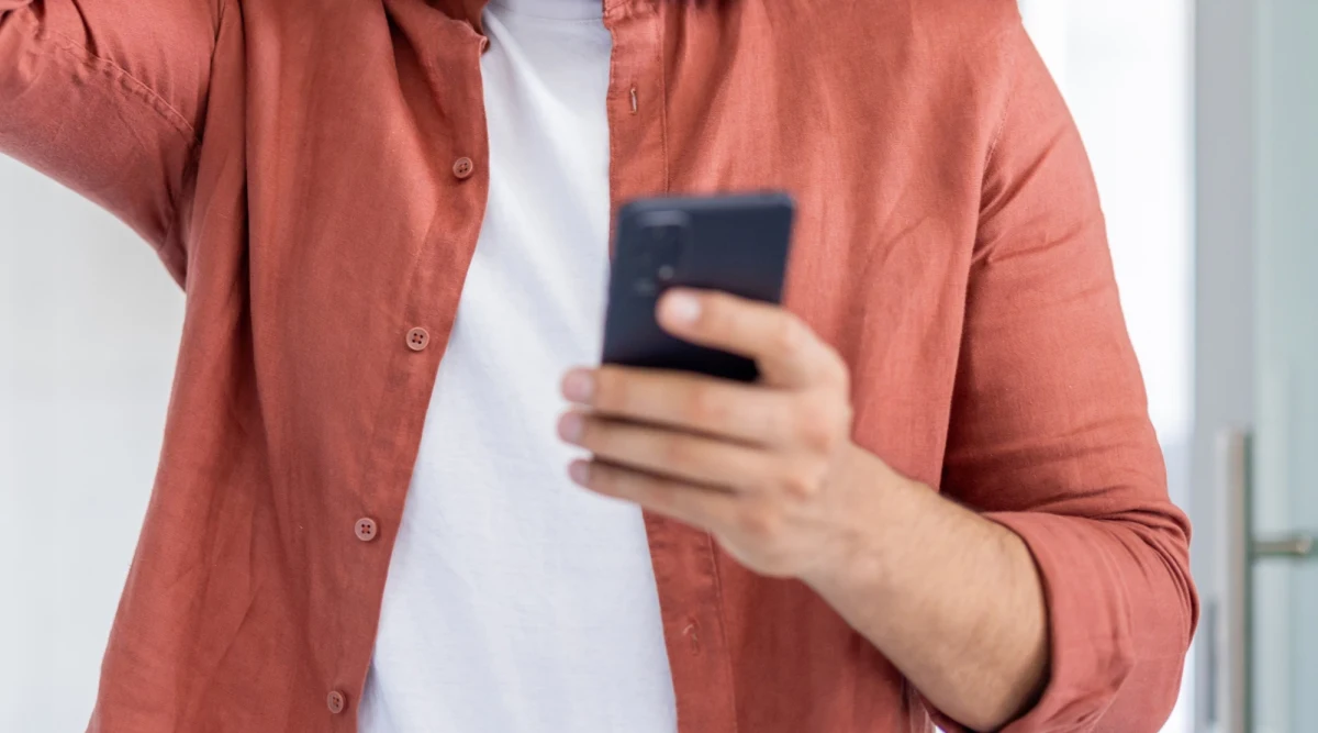 ​W ostatnich dniach nasiliła się fala oszustw internetowych, w których przestępcy podszywają się pod urzędników rządowego serwisu gov.pl. Celem hakerów jest zdalne przejęcie kontroli nad naszym komputerem lub telefonem.