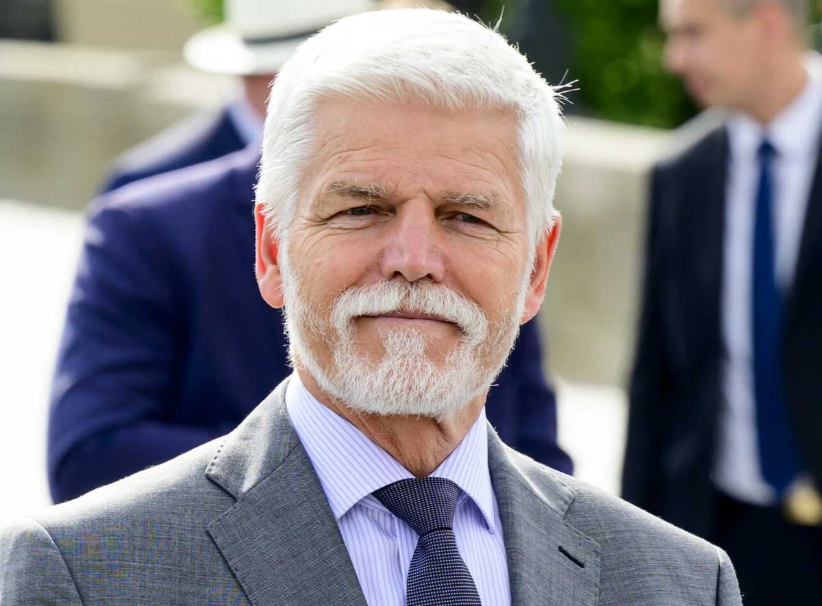 ​NATO ma mocne przesłanki, by stawić o wiele silniejszy niż obecnie opór Rosji, której drony naruszają europejską przestrzeń powietrzną - powiedział prezydent Czech Petr Pavel w wywiadzie dla brytyjskiej gazety "Sunday Times". Dodał, że Europejczycy muszą przygotować się do samodzielnej walki z Rosją, gdyby "Stany Zjednoczone były zajęte gdzie indziej".