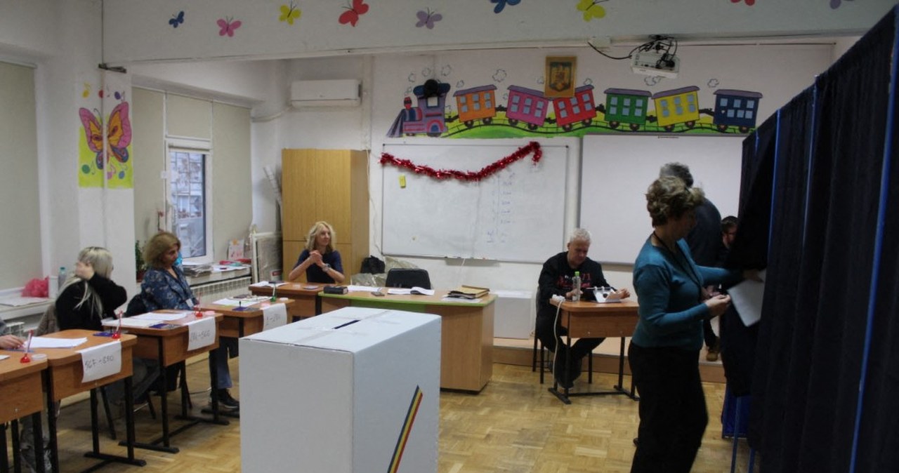 Liberał może zostać burmistrzem Bukaresztu. Wyprzedza prawicową kandydatkę